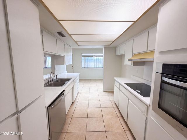 8301 N 47TH Drive, Glendale, AZ 85302