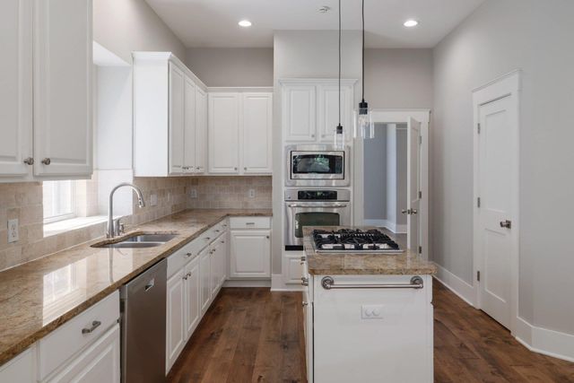 5512 Ballenton LN, Austin, TX 78739