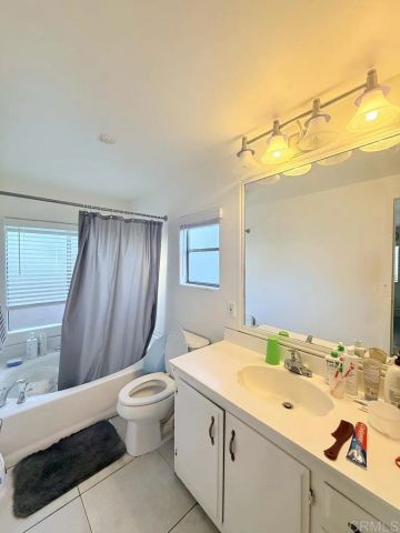 400 N MELROSE DR 22, Vista, CA 92083