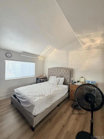 400 N MELROSE DR 22, Vista, CA 92083