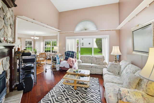 1411 CLUB Drive C, Glendale Heights, IL 60139