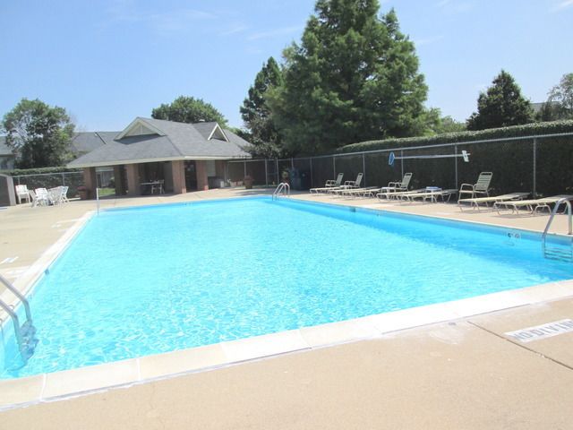 1411 CLUB Drive C, Glendale Heights, IL 60139