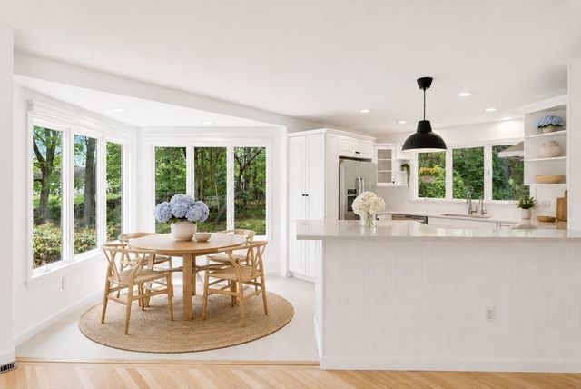 7 Shadow Farm Ln, Rochester, MA 02770