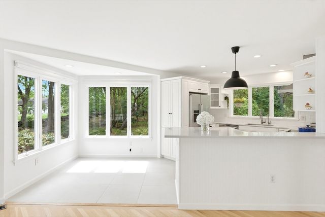 7 Shadow Farm Ln, Rochester, MA 02770