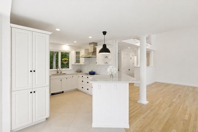 7 Shadow Farm Ln, Rochester, MA 02770