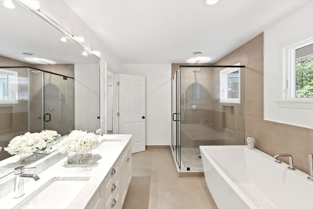 7 Shadow Farm Ln, Rochester, MA 02770