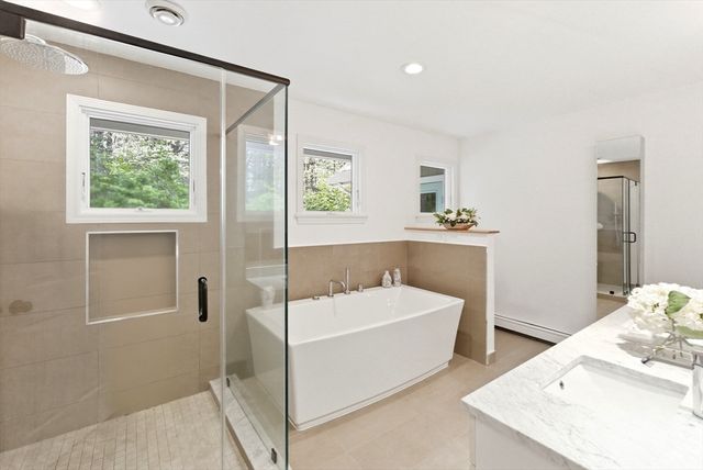 7 Shadow Farm Ln, Rochester, MA 02770