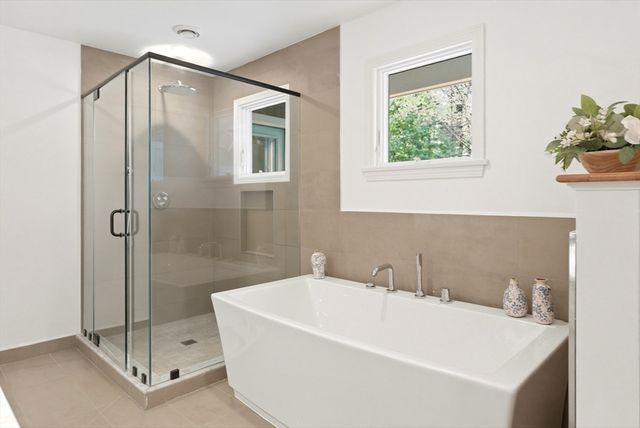 7 Shadow Farm Ln, Rochester, MA 02770
