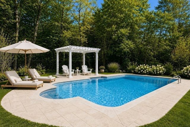 7 Shadow Farm Ln, Rochester, MA 02770