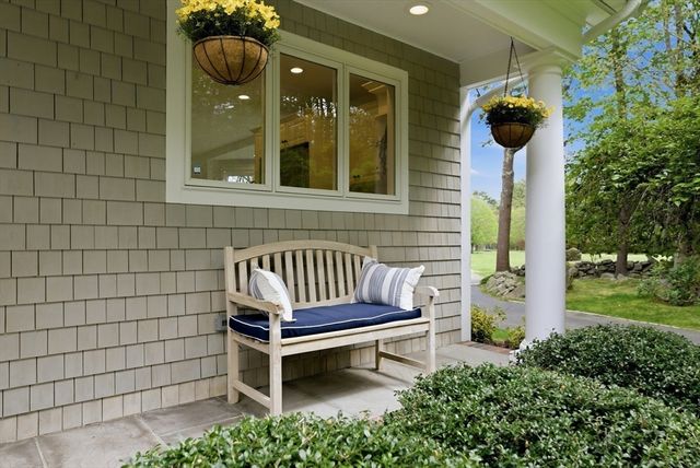 7 Shadow Farm Ln, Rochester, MA 02770
