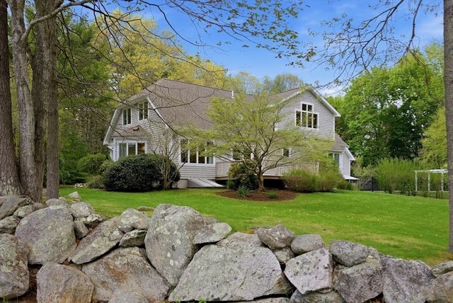 7 Shadow Farm Ln, Rochester, MA 02770