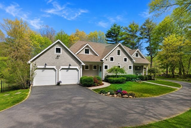 7 Shadow Farm Ln, Rochester, MA 02770