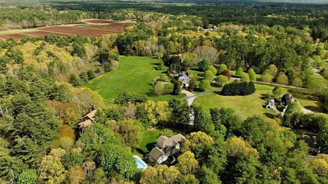 7 Shadow Farm Ln, Rochester, MA 02770