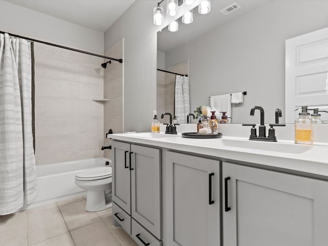 8805 Grand Avenue, North Richland Hills, TX 76180