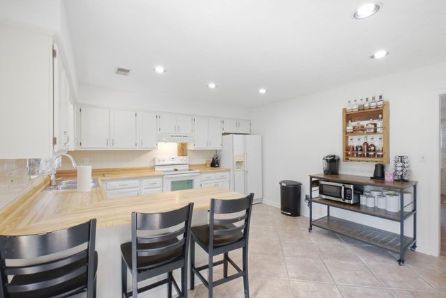 952 Gregory Way, Lexington, KY 40514