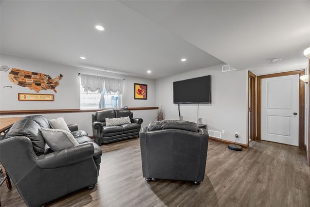 1577 Hunters Field Lane, Marion, IA 52302