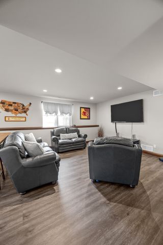 1577 Hunters Field Lane, Marion, IA 52302