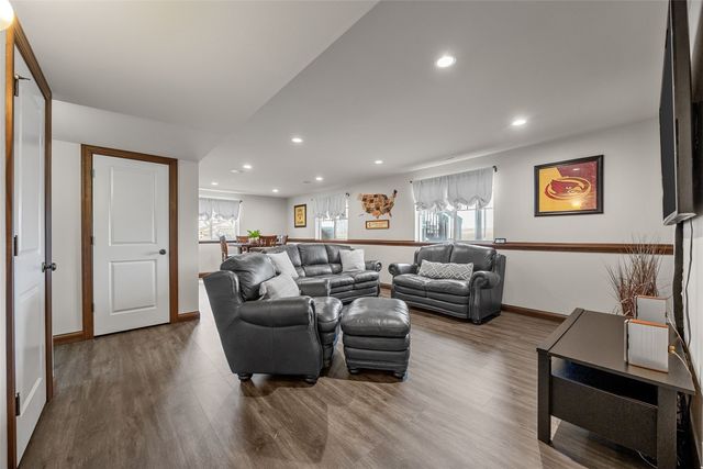 1577 Hunters Field Lane, Marion, IA 52302