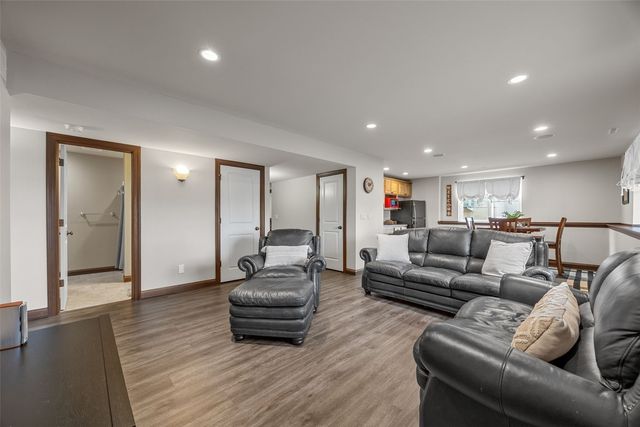 1577 Hunters Field Lane, Marion, IA 52302