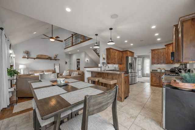 1577 Hunters Field Lane, Marion, IA 52302