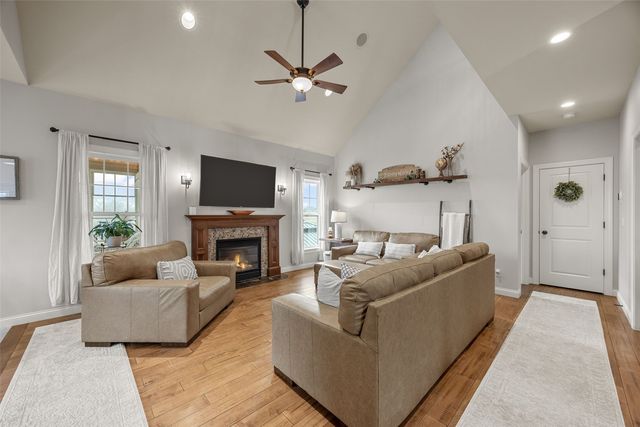 1577 Hunters Field Lane, Marion, IA 52302