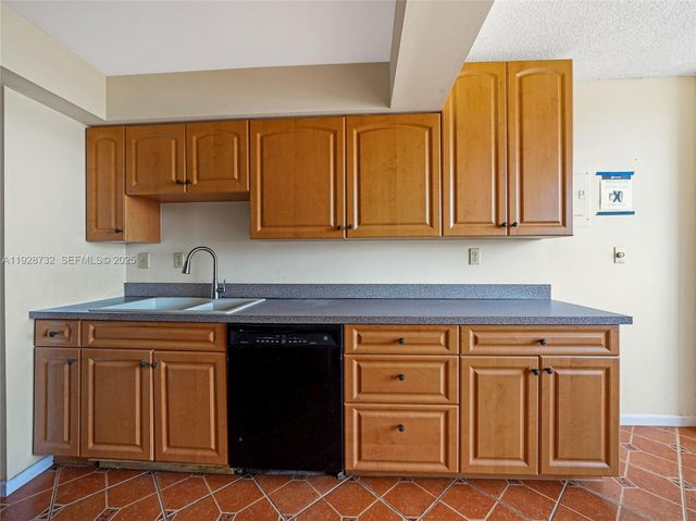 100 Golden Isles Dr 6, Hallandale Beach, FL 33009