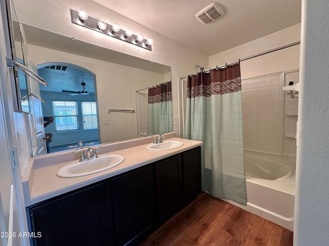 7738 W PIPESTONE Place, Phoenix, AZ 85035
