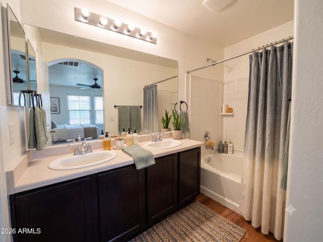 7738 W PIPESTONE Place, Phoenix, AZ 85035