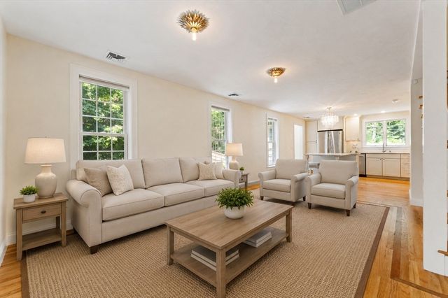 10 Mayflower Path, Wayland, MA 01778