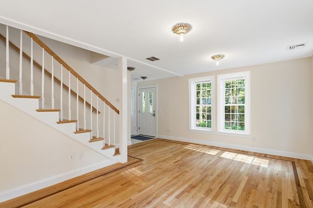 10 Mayflower Path, Wayland, MA 01778
