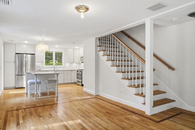 10 Mayflower Path, Wayland, MA 01778