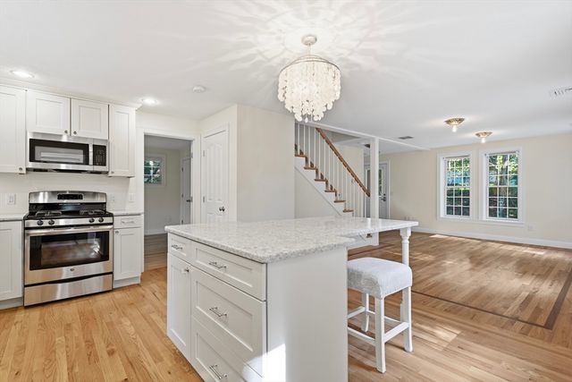 10 Mayflower Path, Wayland, MA 01778