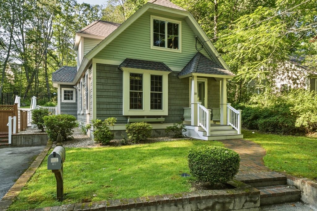 10 Mayflower Path, Wayland, MA 01778