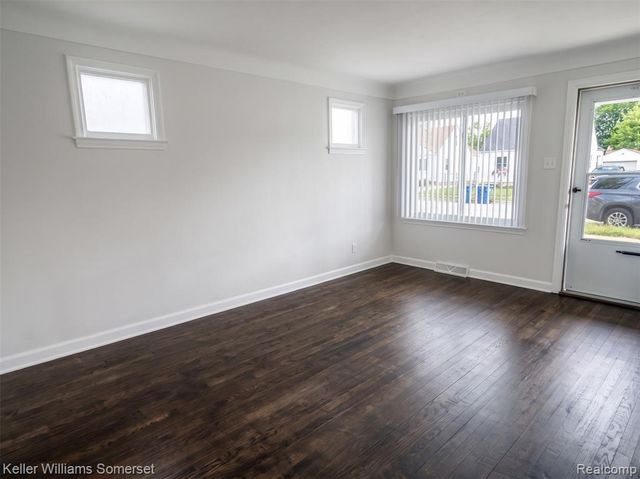 14219 Knox Avenue, Warren, MI 48089
