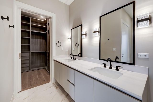 1711 Allen Parkway 2203, Houston, TX 77019