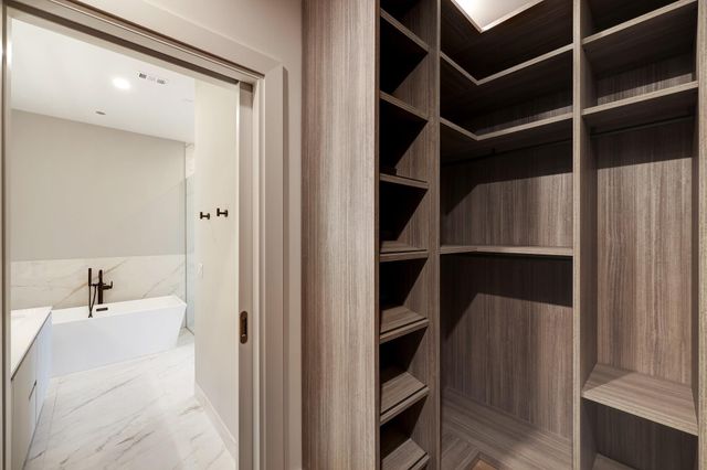 1711 Allen Parkway 2203, Houston, TX 77019