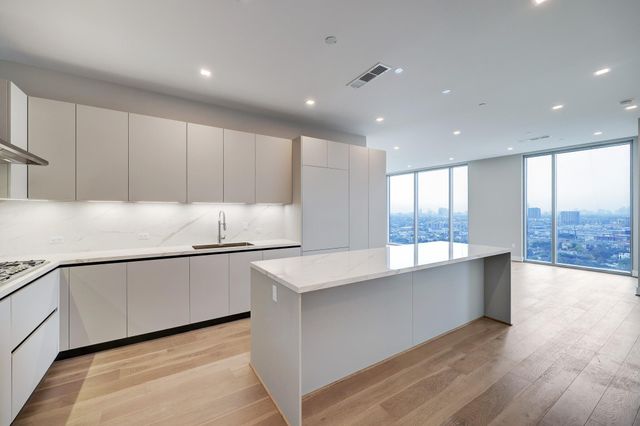 1711 Allen Parkway 2203, Houston, TX 77019