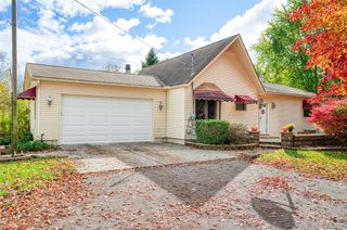 680 S Hacker Road, Genoa Township, MI 48114