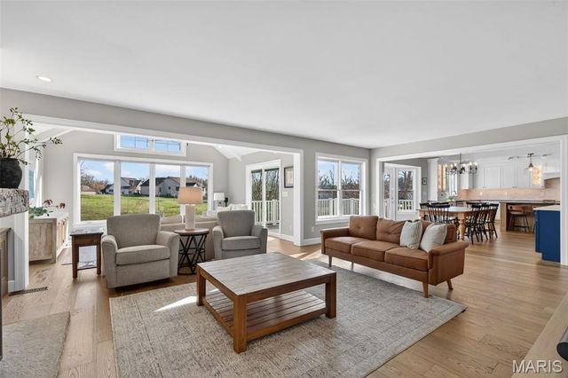 490 Oak Field Court, Washington, MO 63090