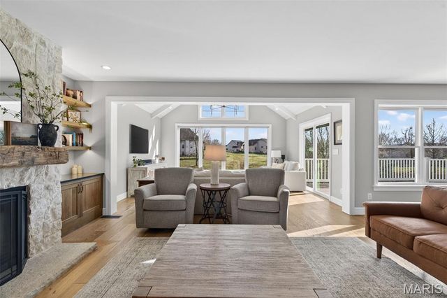 490 Oak Field Court, Washington, MO 63090