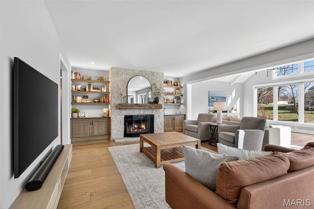 490 Oak Field Court, Washington, MO 63090