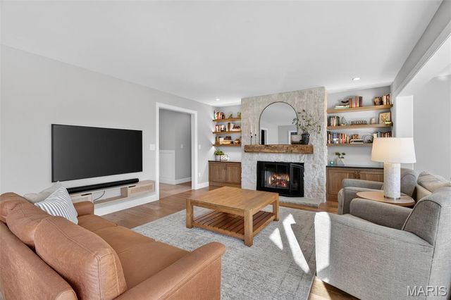 490 Oak Field Court, Washington, MO 63090