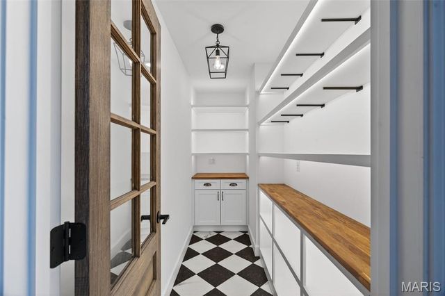 490 Oak Field Court, Washington, MO 63090