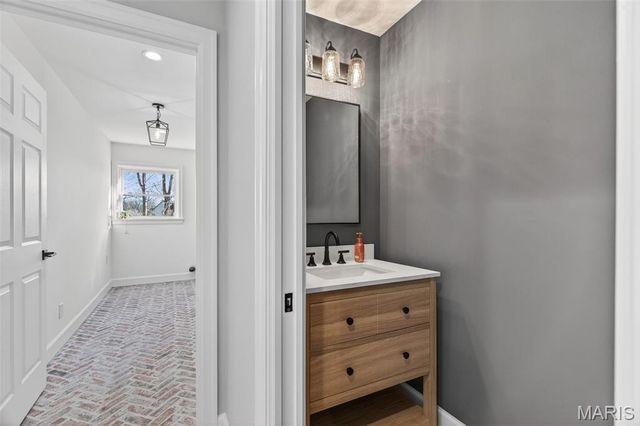 490 Oak Field Court, Washington, MO 63090