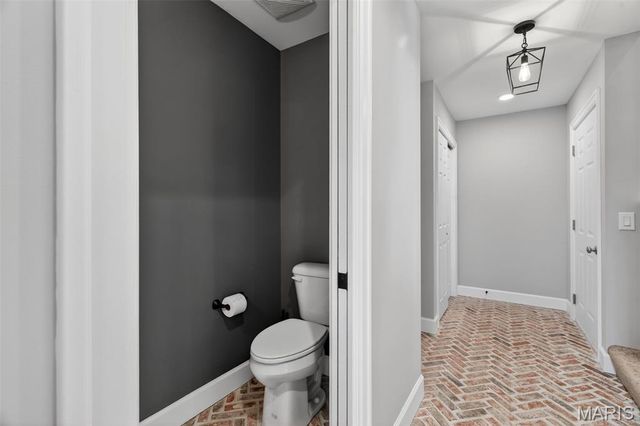 490 Oak Field Court, Washington, MO 63090