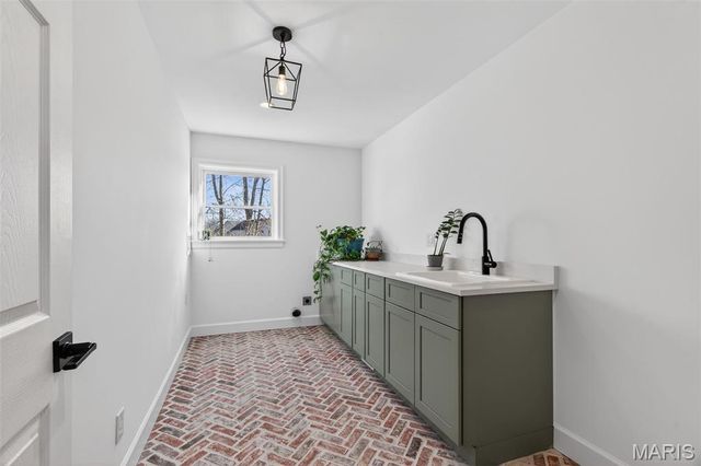 490 Oak Field Court, Washington, MO 63090