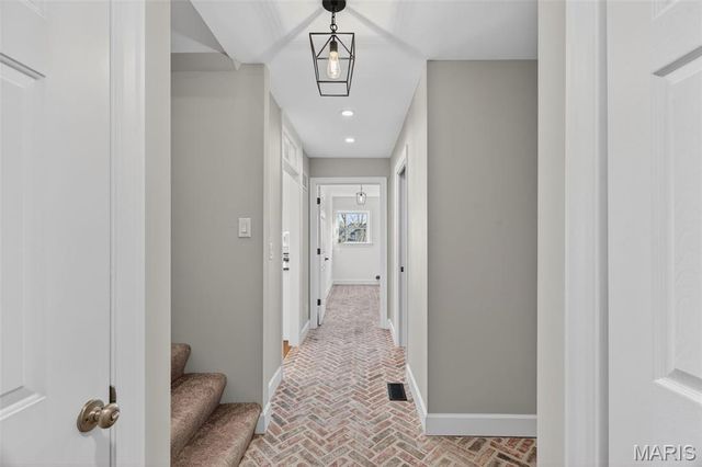 490 Oak Field Court, Washington, MO 63090