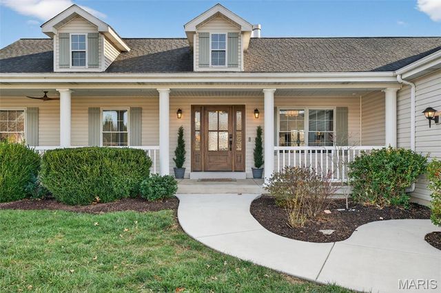 490 Oak Field Court, Washington, MO 63090