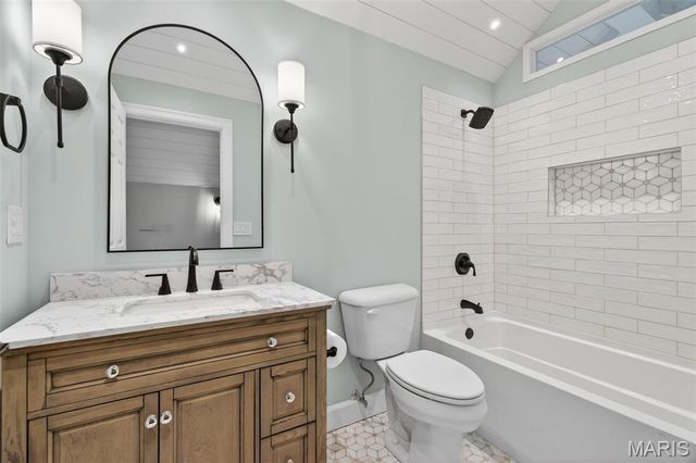 490 Oak Field Court, Washington, MO 63090