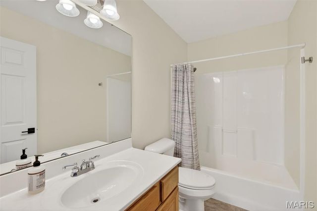 490 Oak Field Court, Washington, MO 63090